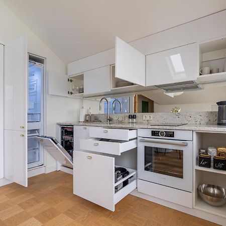Bright Designer Apartment In City Centre リガ エクステリア 写真